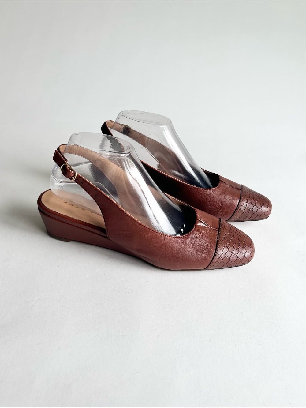 Trotters Tan Brown Leather Rubber Outsole Close Toe Wedge Sandals size 9.5